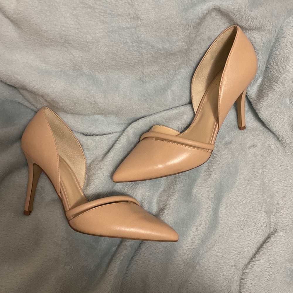 Vince Camuto Heel size 8 Nude